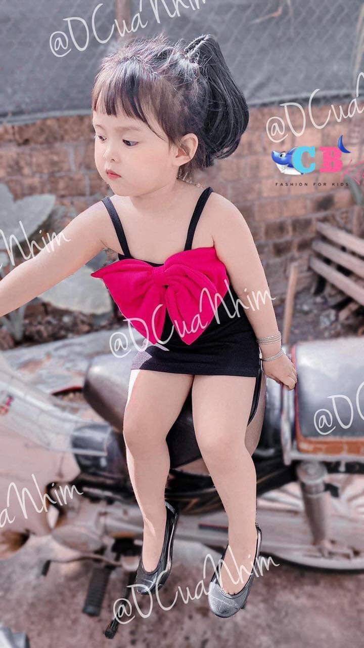 Váy body đen nơ hồng cho bé gái