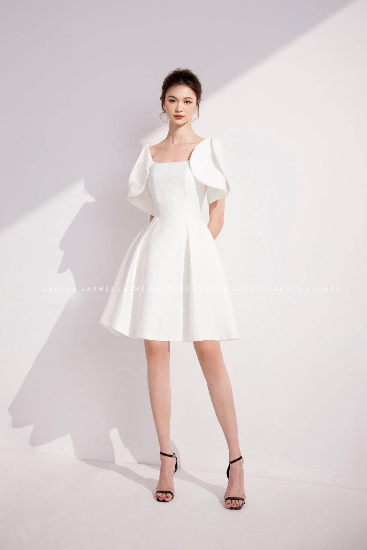 LARMES - Đầm trắng tay thiên nga Swan