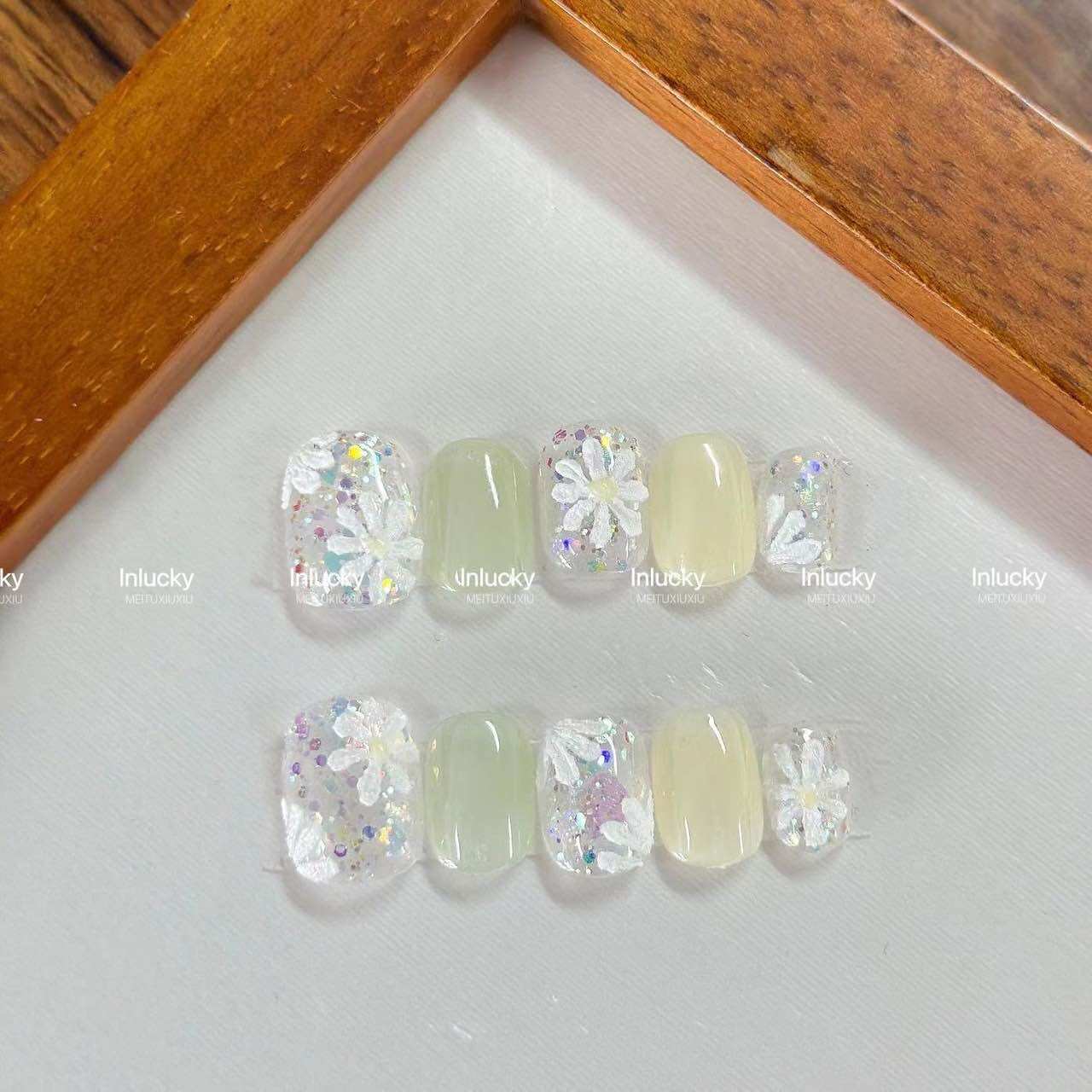 Sticker hoa cúc hình nổi 5D móng tay