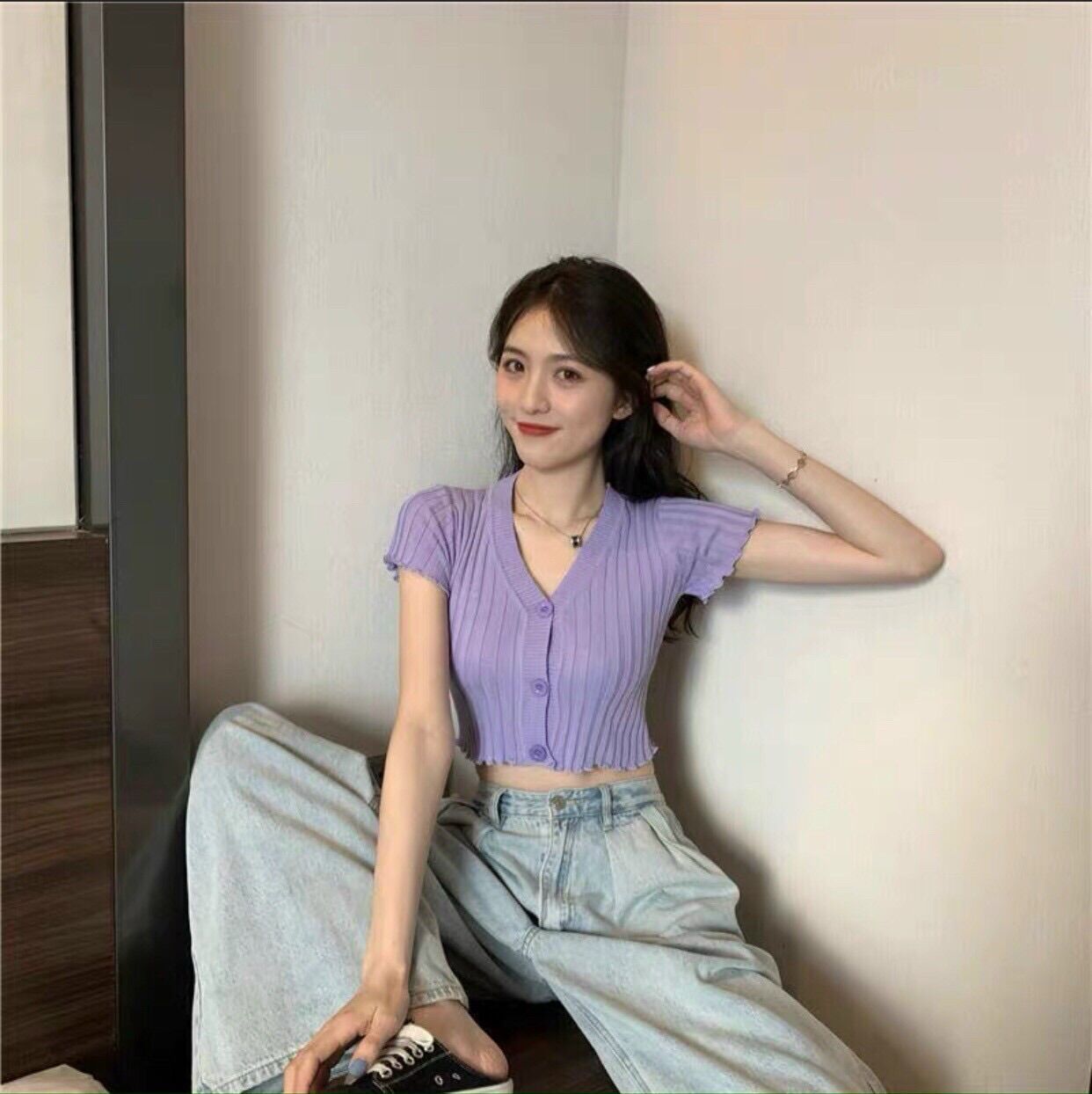 Áo len nữ cộc tay cài khuy dáng croptop