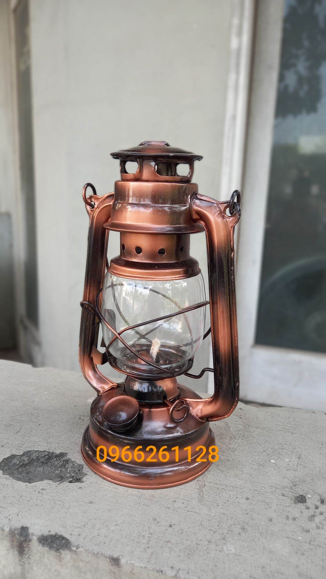Đèn bão dùng dầu để thắp sáng cao 24cm, trang trí quán cafe, sưu tầm màu đồng