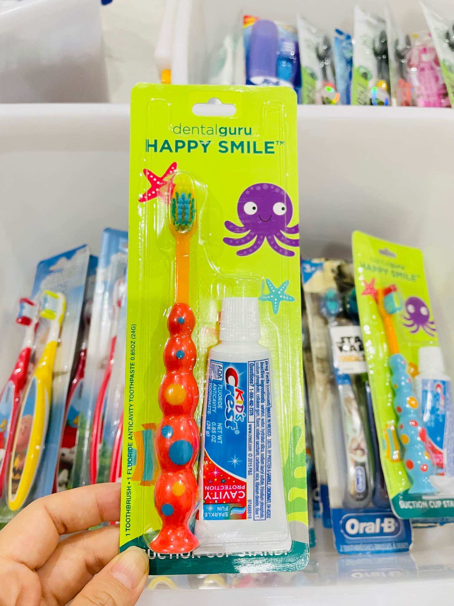 Set bàn chải và kem đánh răng crest kids cho trẻ em