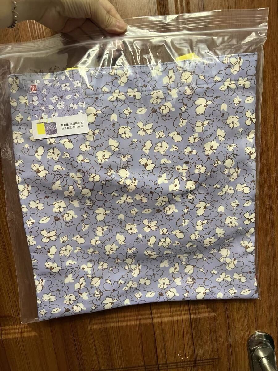 Túi đeo vai, túi mua sắm hiệu Uniqlo