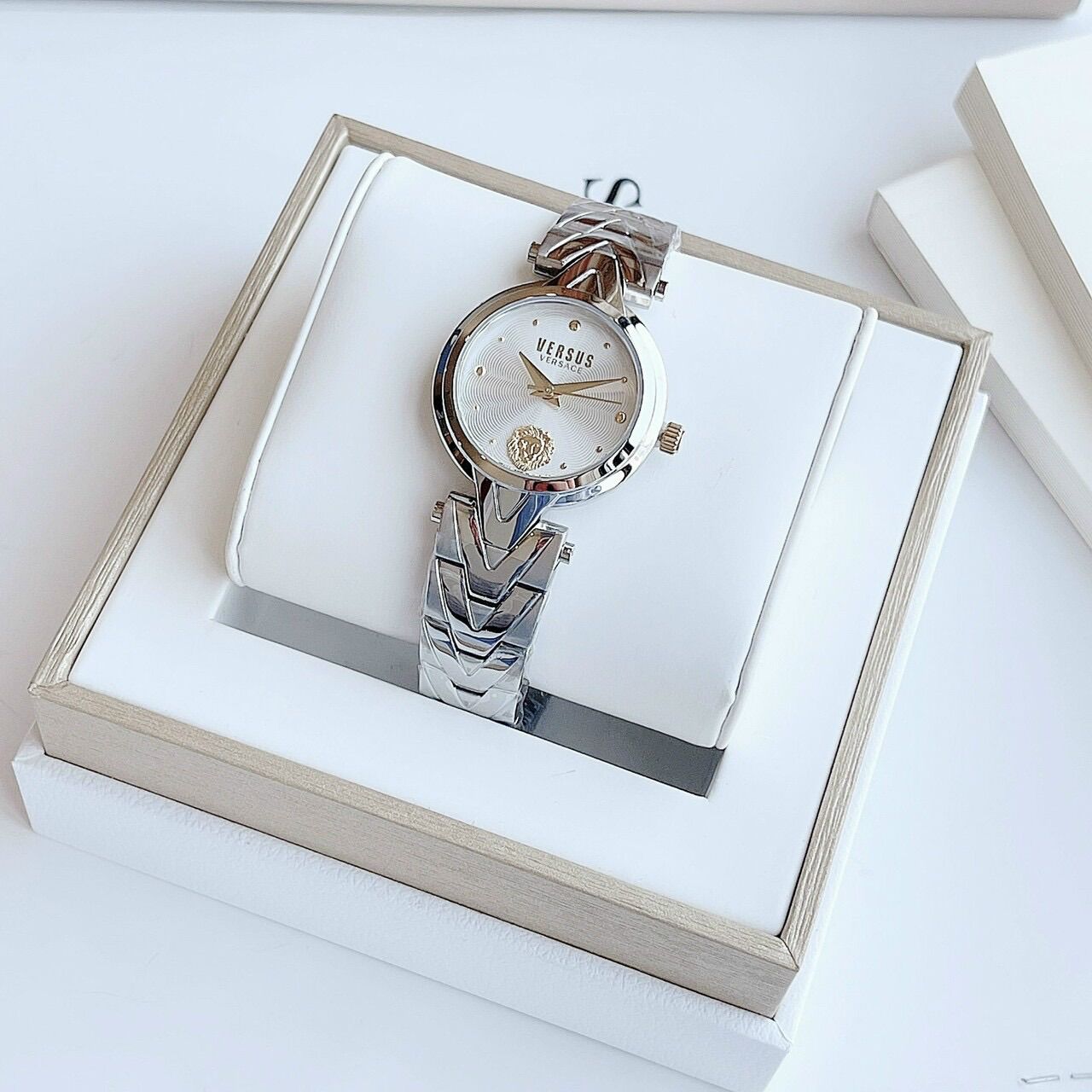 Đồng hồ nữ Versus, size 30mm