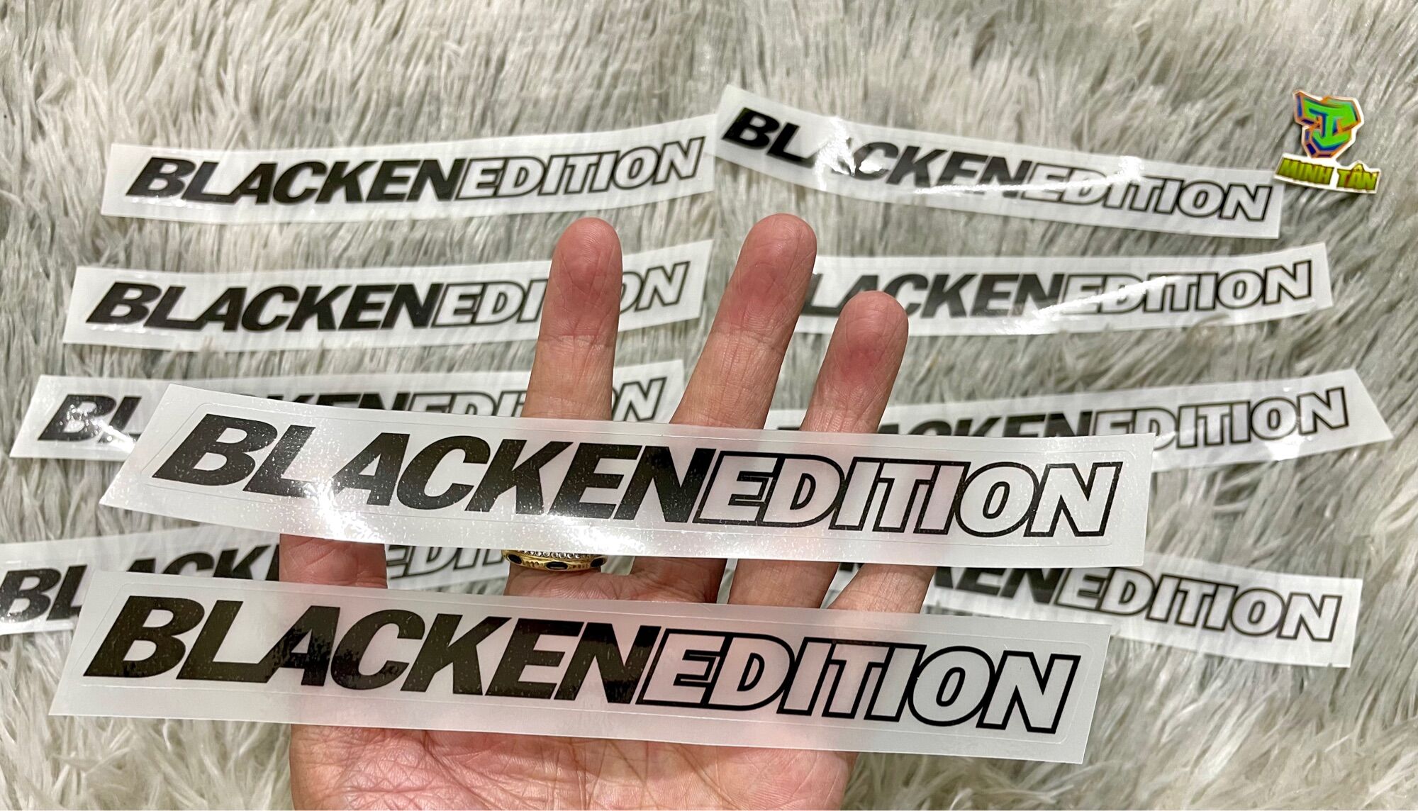 Tem BLACKEN EDITION nền trong siêu nét. ( giá 1 cặp)