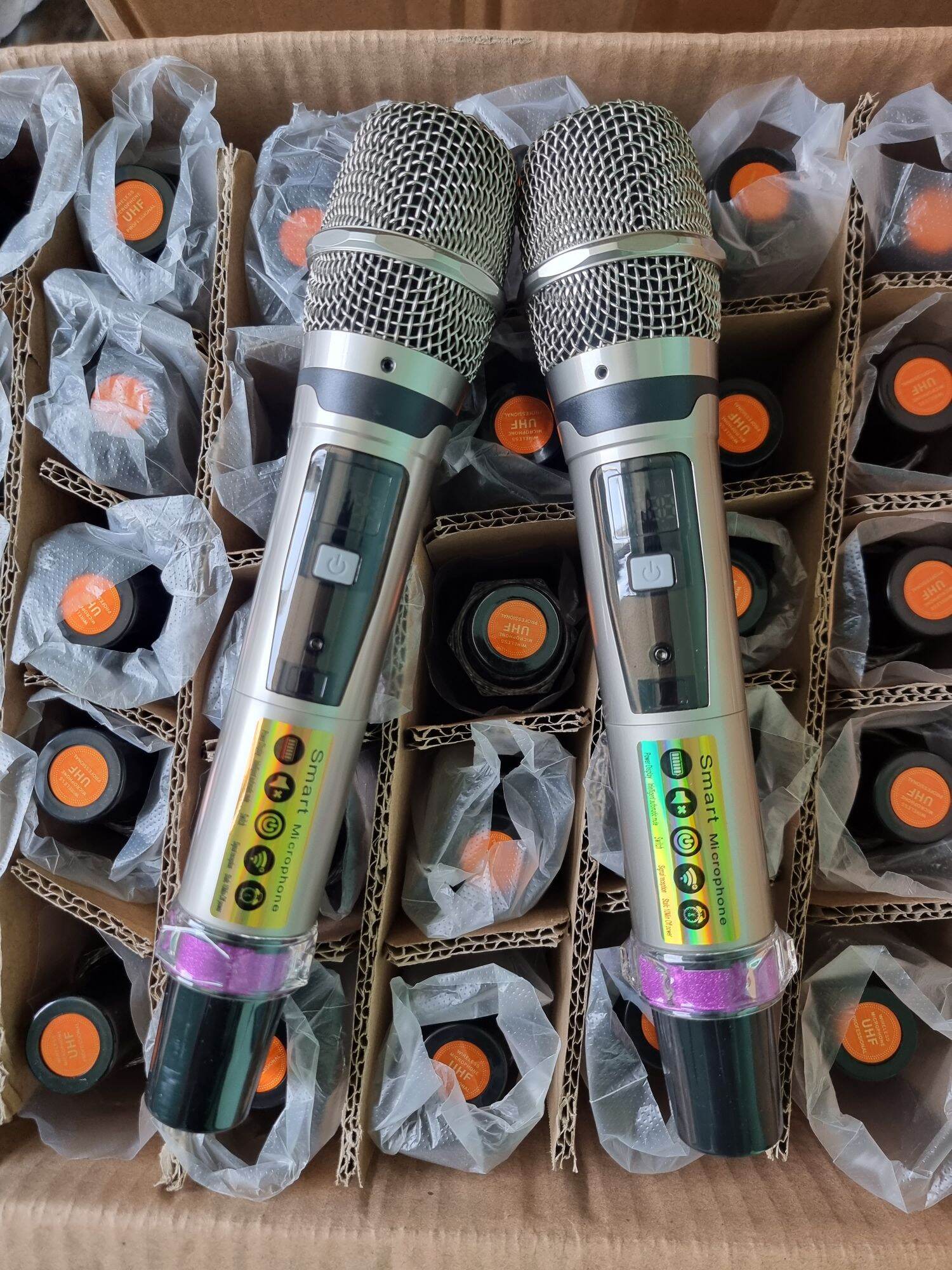 Micro loa kéo UHF kim loại nguyên khối cao cấp D162