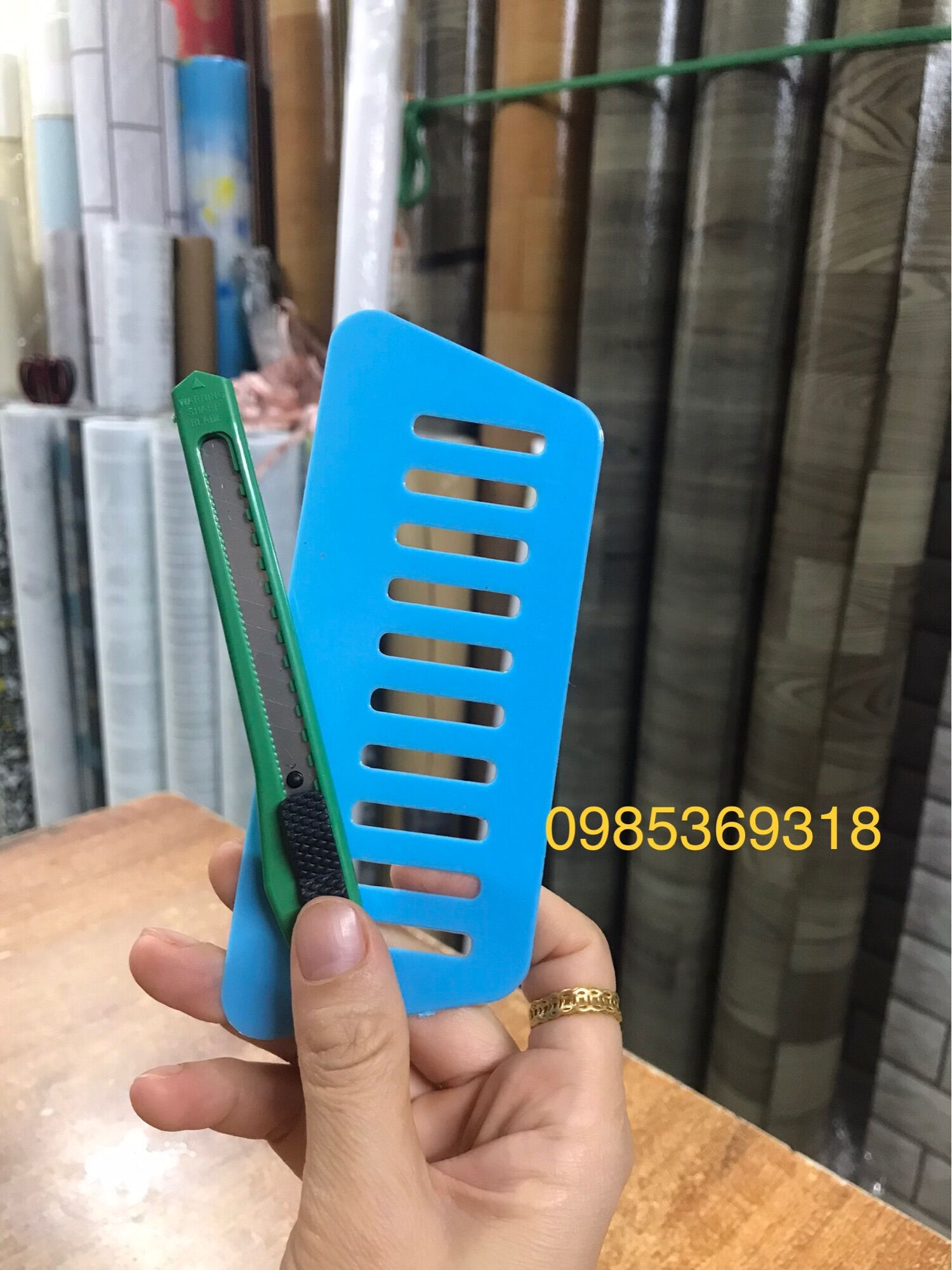 Dụng Cụ Dán Kính Dán Tường Ngọc Linh
