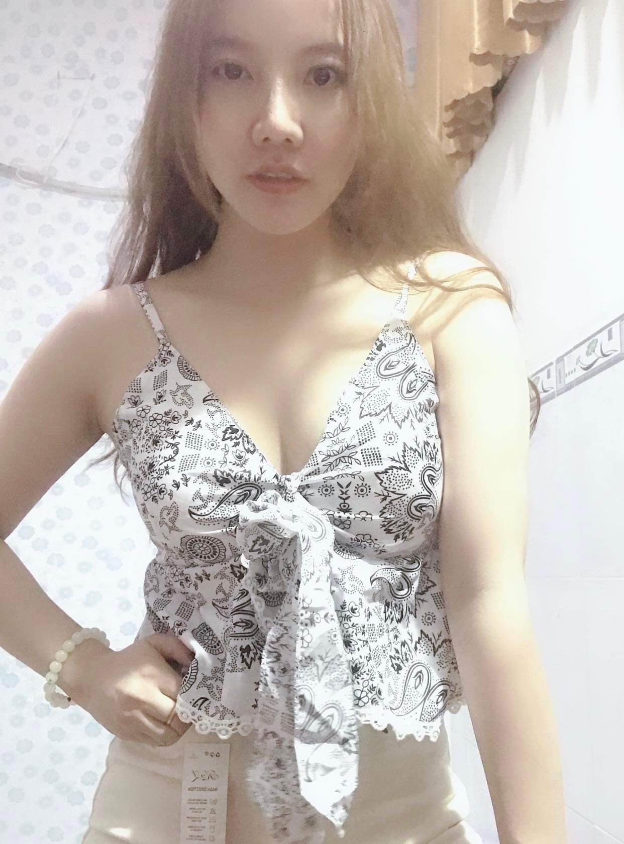 ÁO 2 DÂY KIỂU MỚI VỀ CỘT NƠ (KÈM VIDEO)chất vải kate Nhật mềm mại, có may kèm mút ngực, 38-55 ký vừa