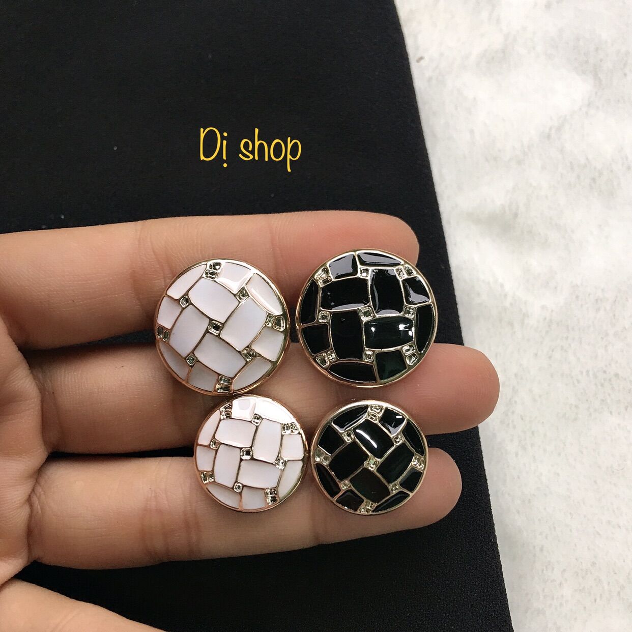 Set 5 nút nhựa 2 size 2 màu