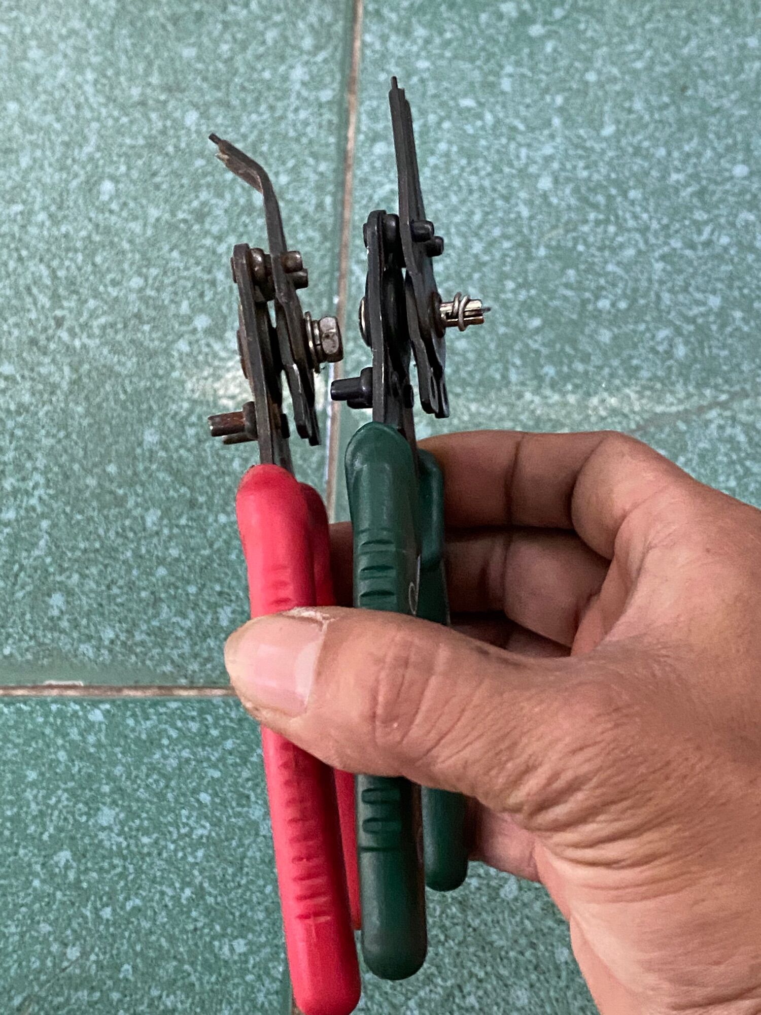 Kềm phe 2 in 1 SATA.