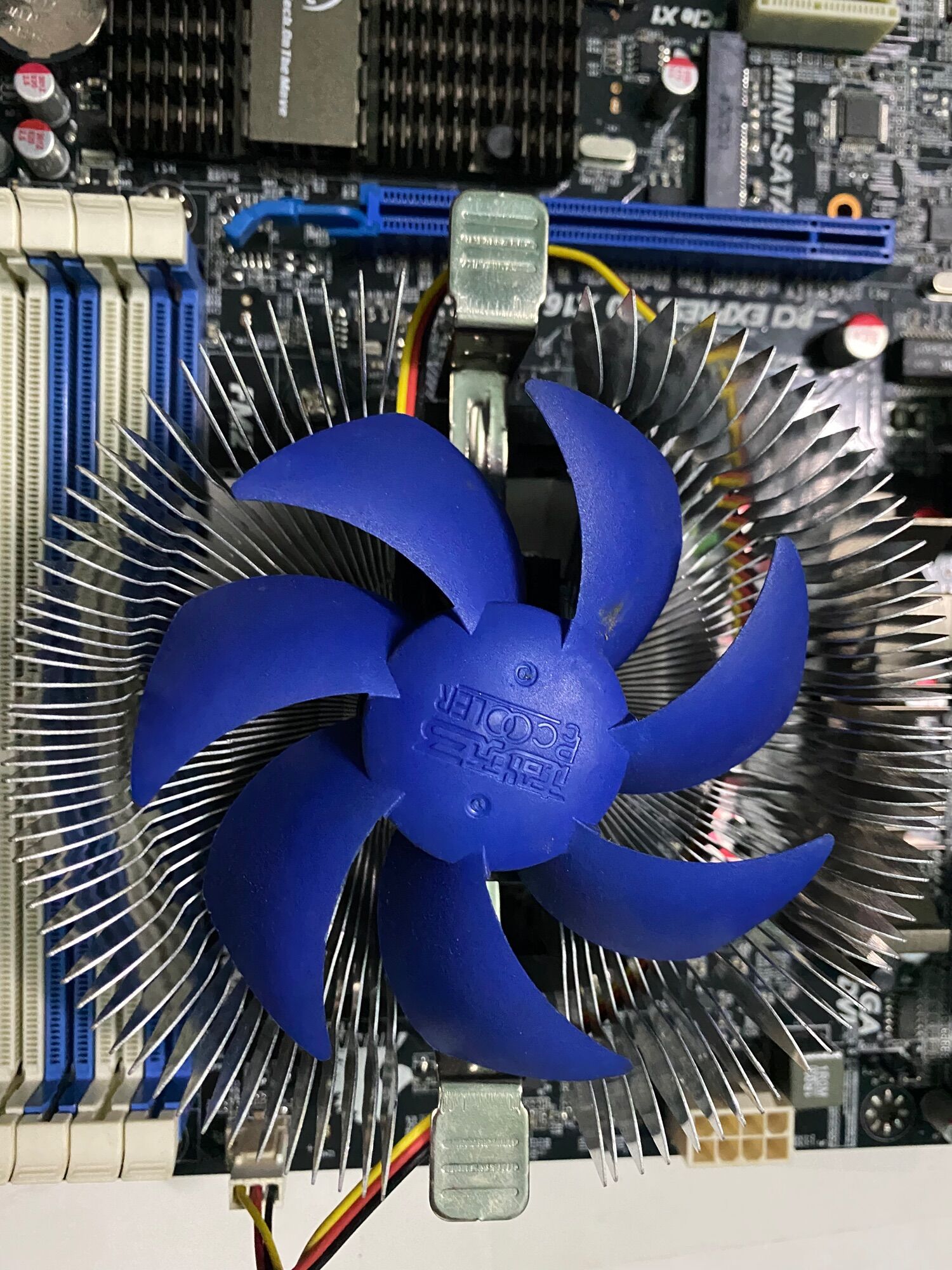 Main AMD SK FM2 Có fan có fe