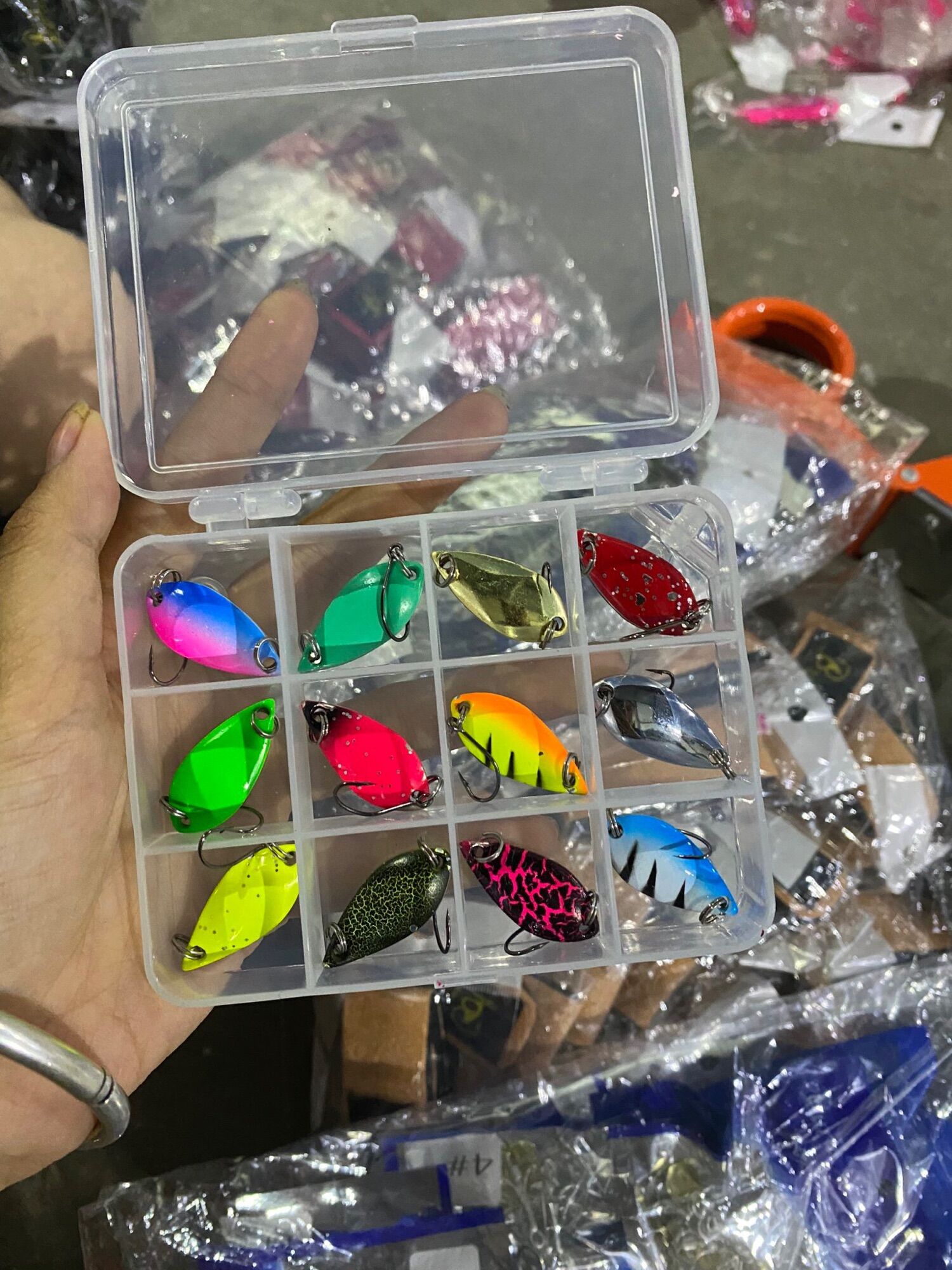 Hộp 12 mồi thìa câu lure, câu suối, câu mương