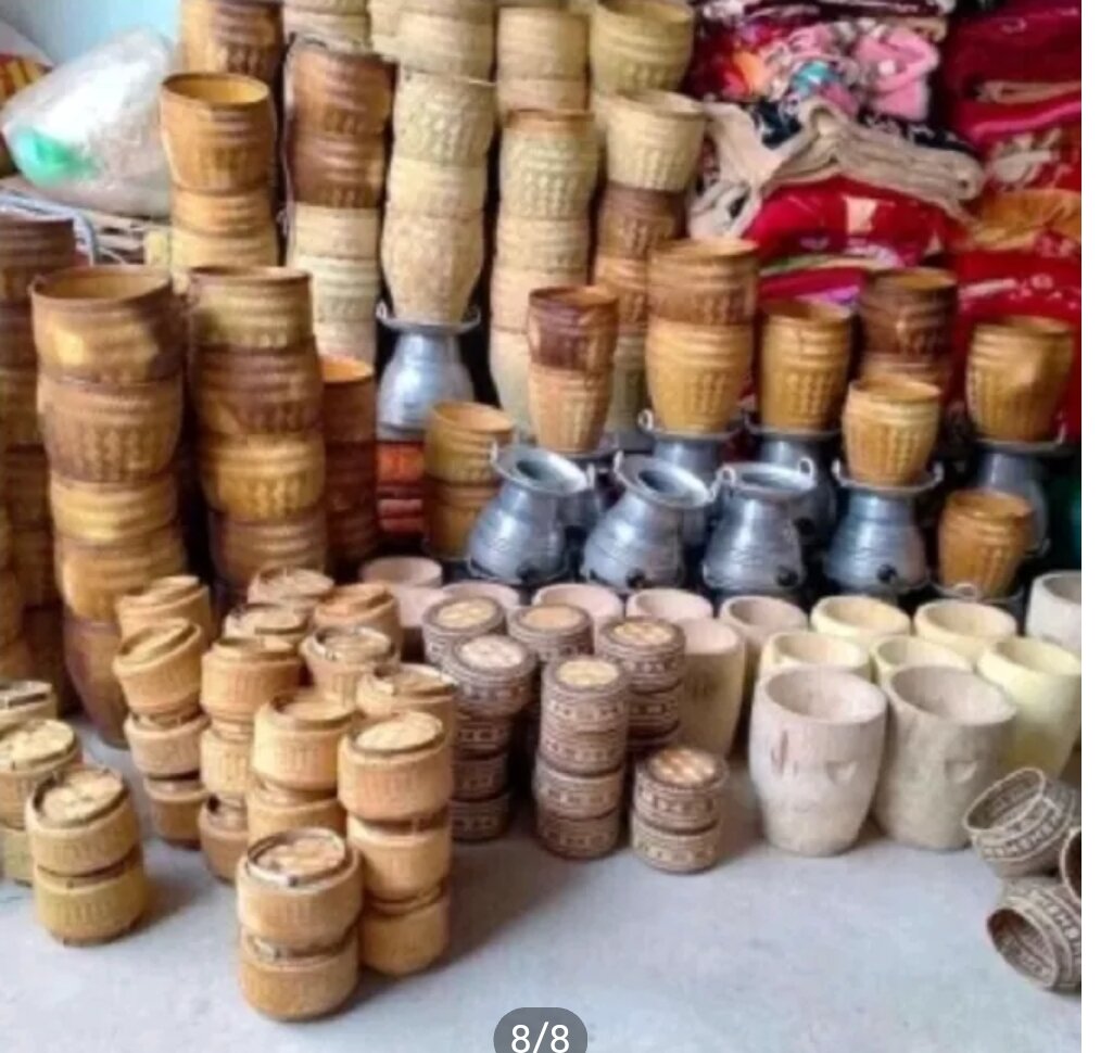 1 hộp đựng xôi bằng tre đan tay ( khẩu ép)