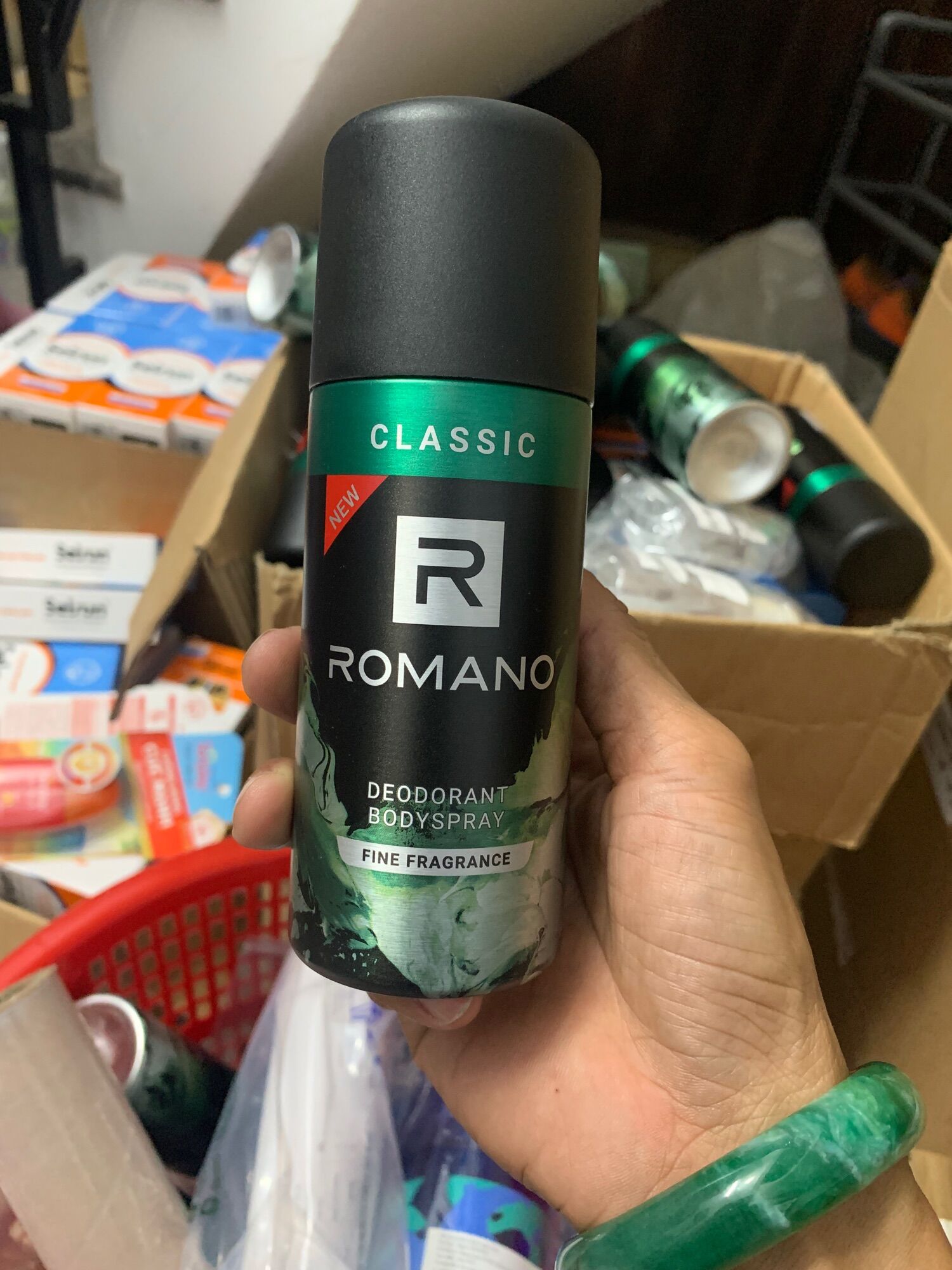 Xịt ngăn mùi toàn thân Romano Classic 150ml
