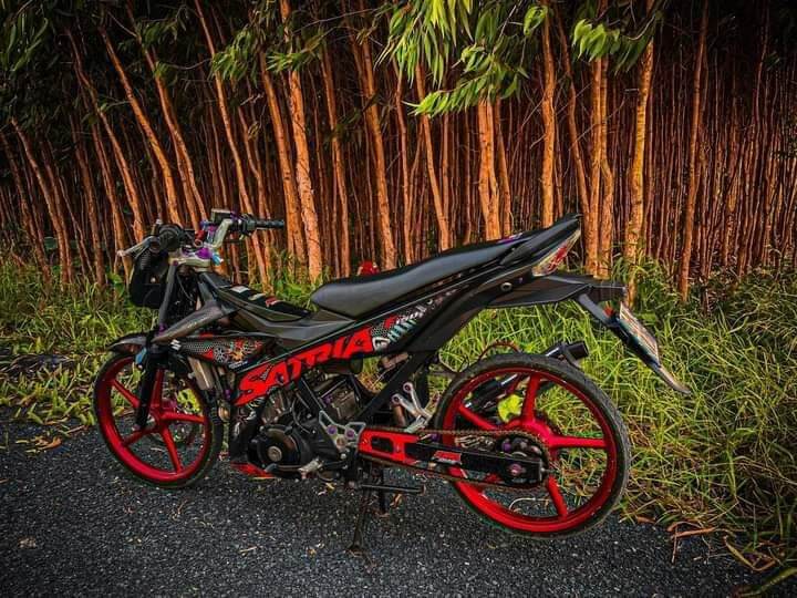 Tem satria tem rời bản ba lớp dán cho xe satria màu đen