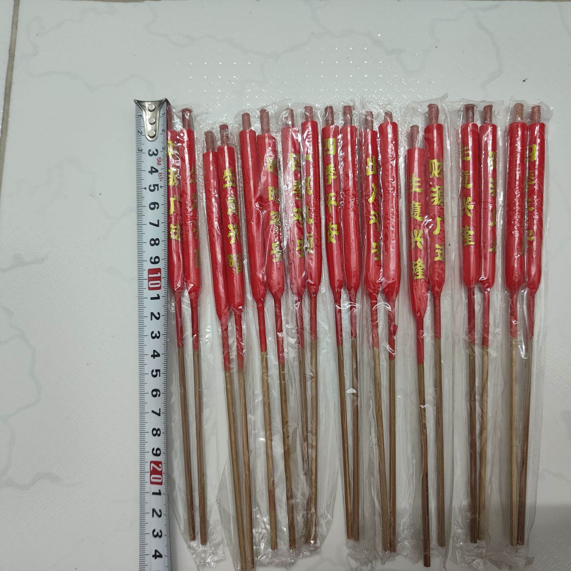 Đèn cầy gió dài 23cm dùng để đốt cúng ngoài trời