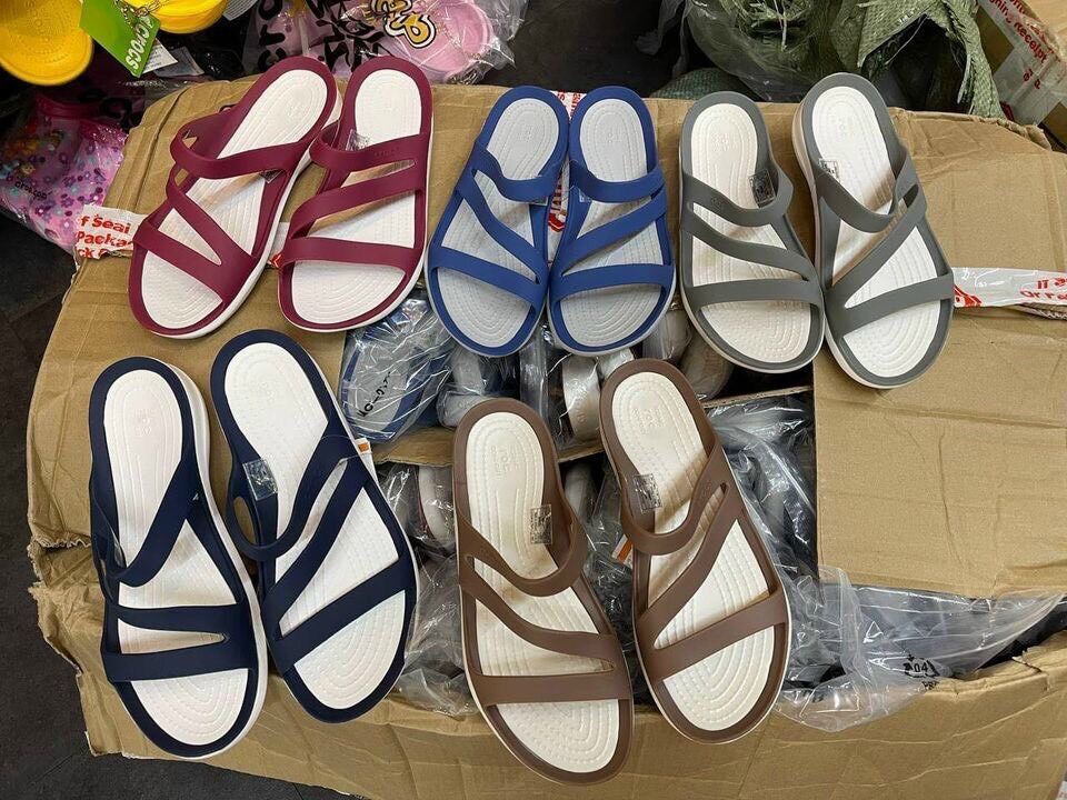 Dép lê nhựa Crocs Swiftwater dành cho nữ