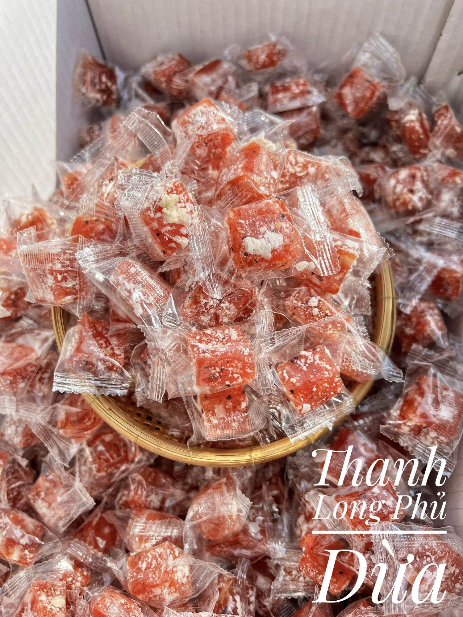 Mứt thanh long phủ cơm dừa dẻo viên  500g