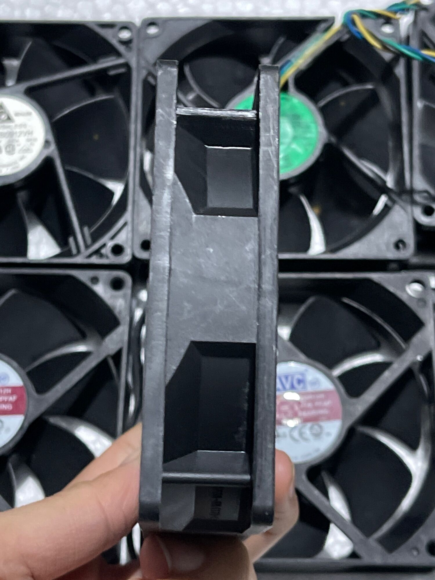 Quạt fan AVC 9x9x2.5cm dòng từ 0.40A đến 0.60A siêu mạnh