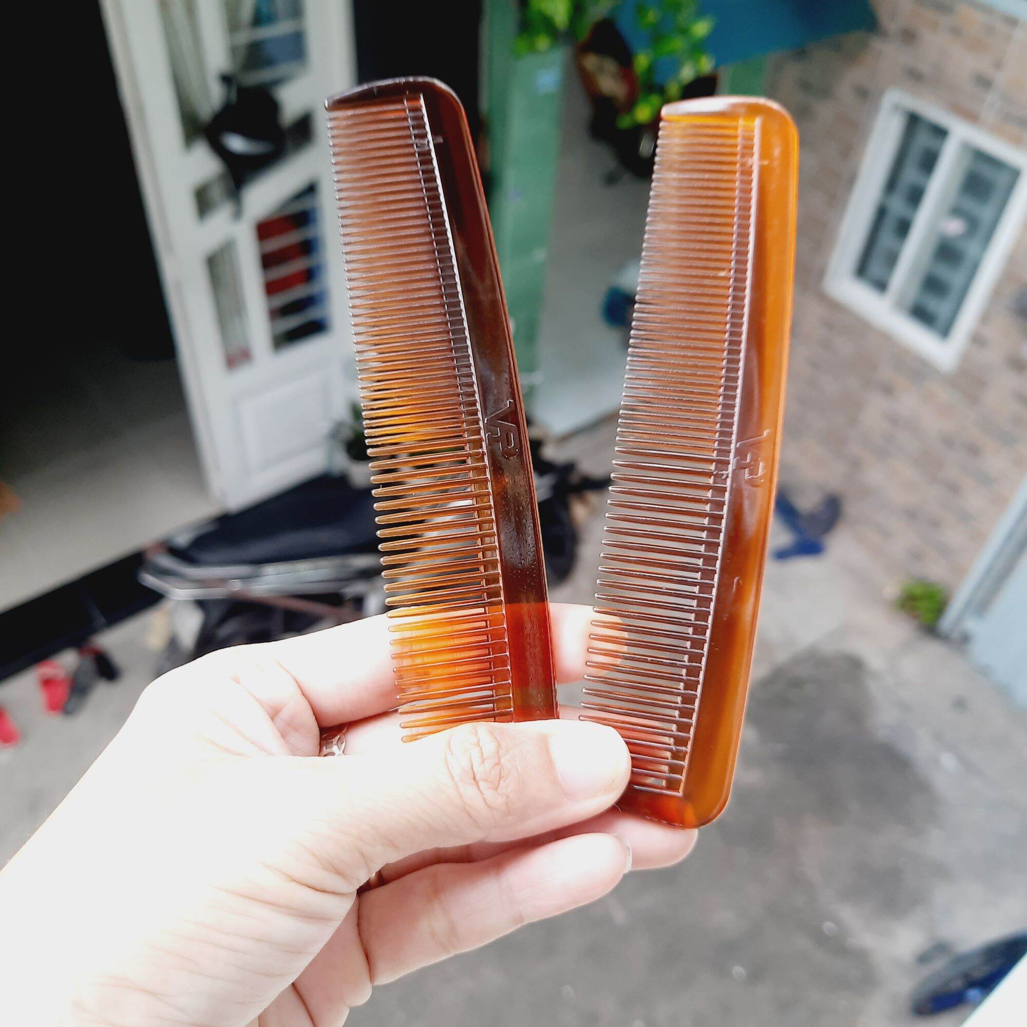 Lược chải tóc cán nâu bỏ bóp mini 12.5cm