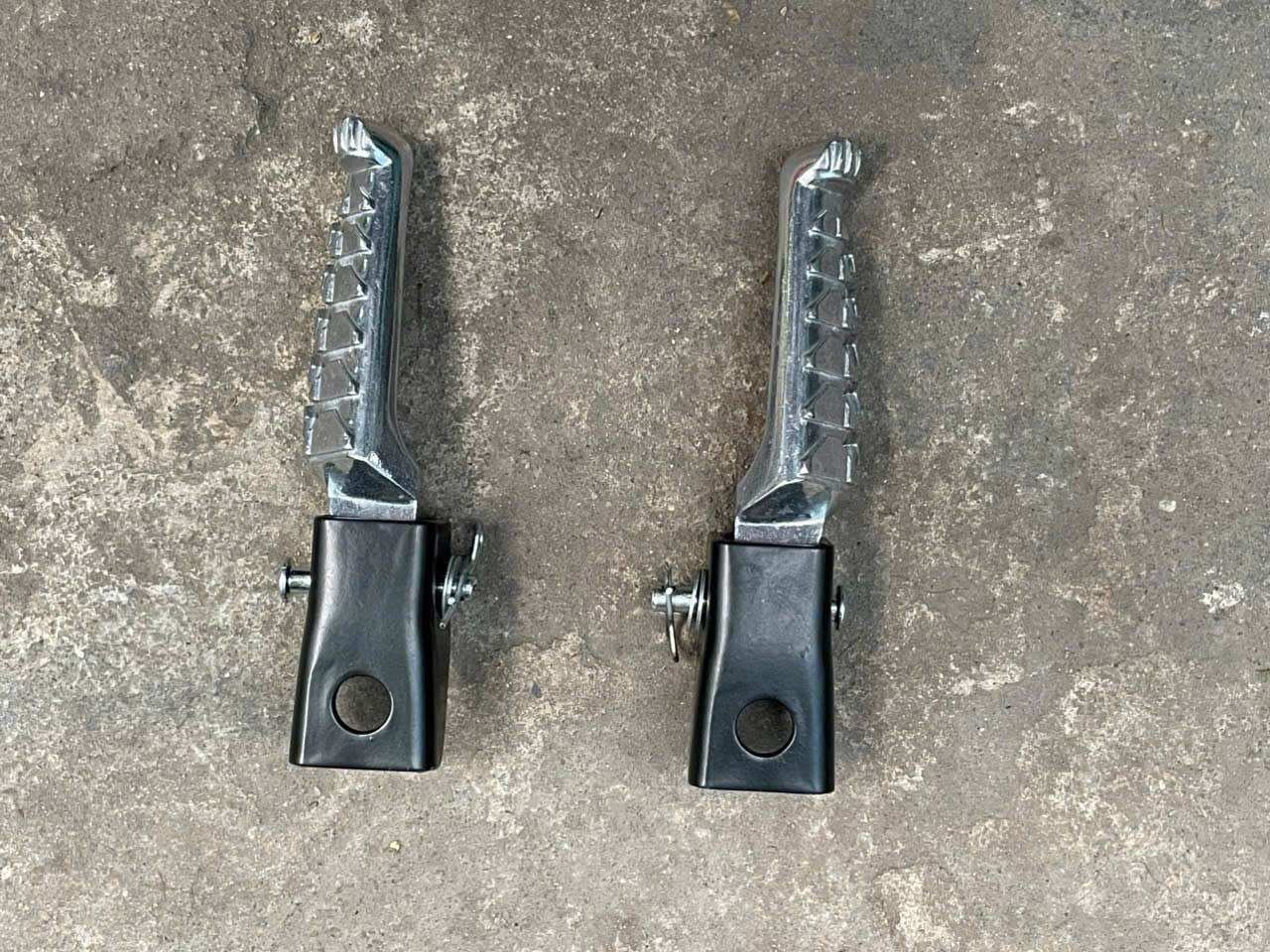 GÁC CHÂN PHỤ GÁC CHÂN EM BÉ NHÔM ĐEN