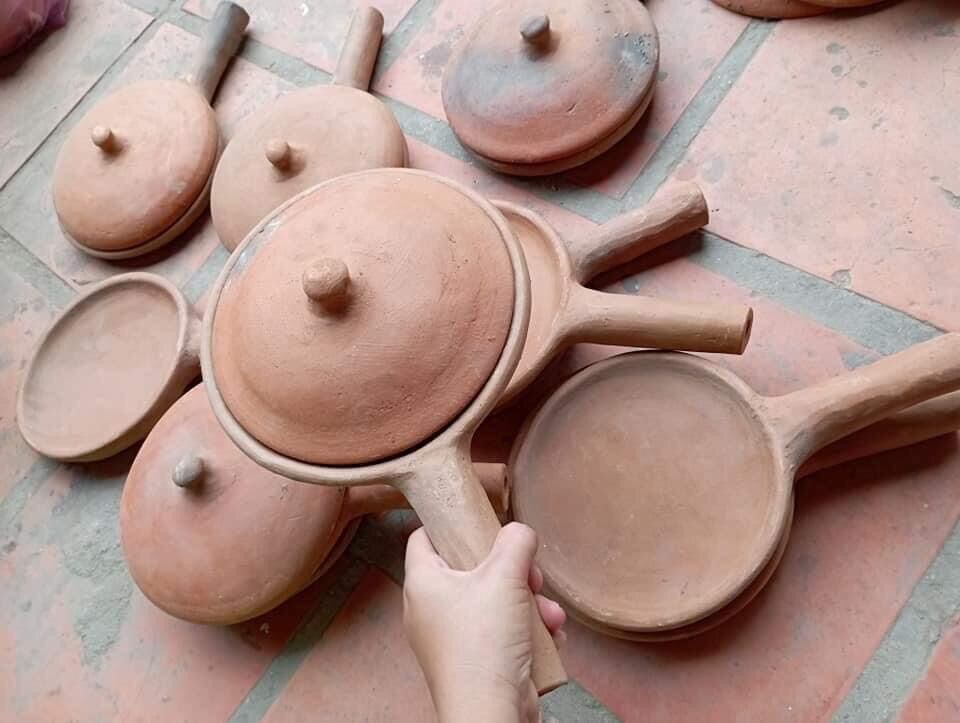 Khuôn bánh xèo đất có tay cầm