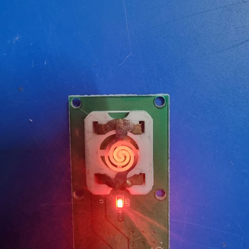 bảng mạch điện tử chế đèn bật (sử dụng pin 3.7v)