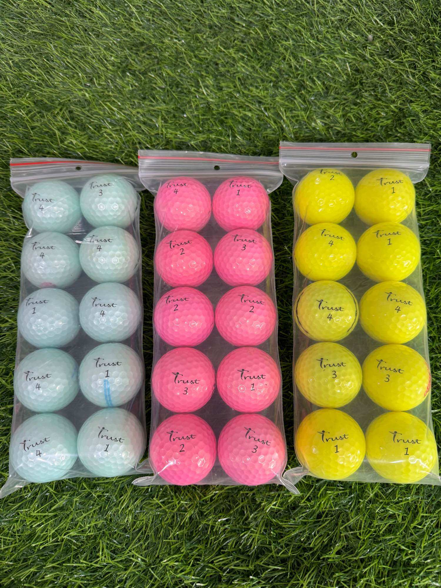 Bóng golf Trust màu độ mới trên 95%