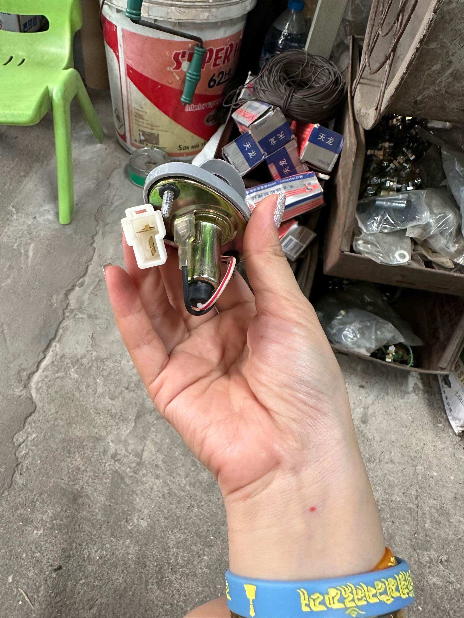 Đèn soi biển số