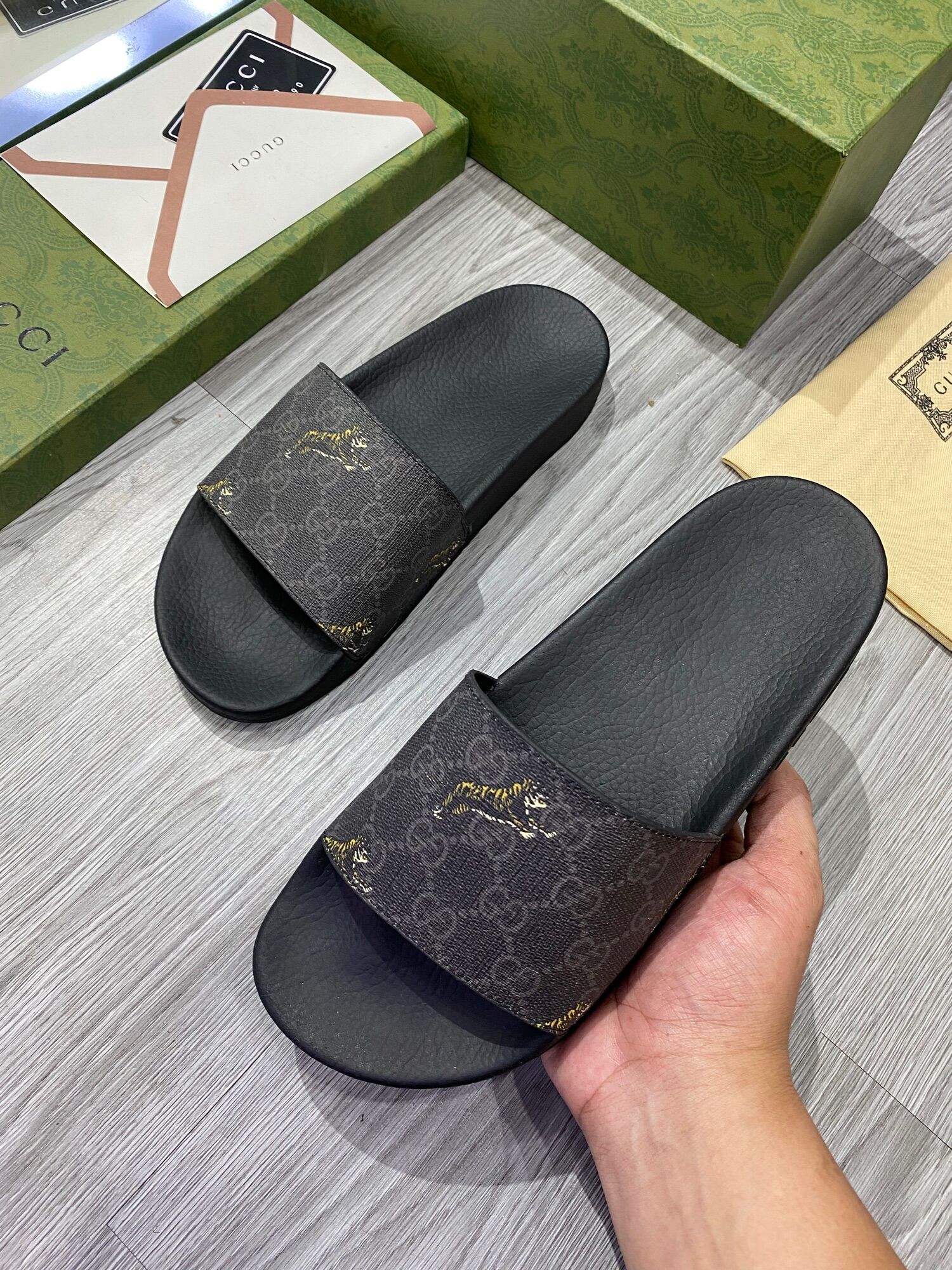 Dép lê quai da , hàng full box bill đầy đủ