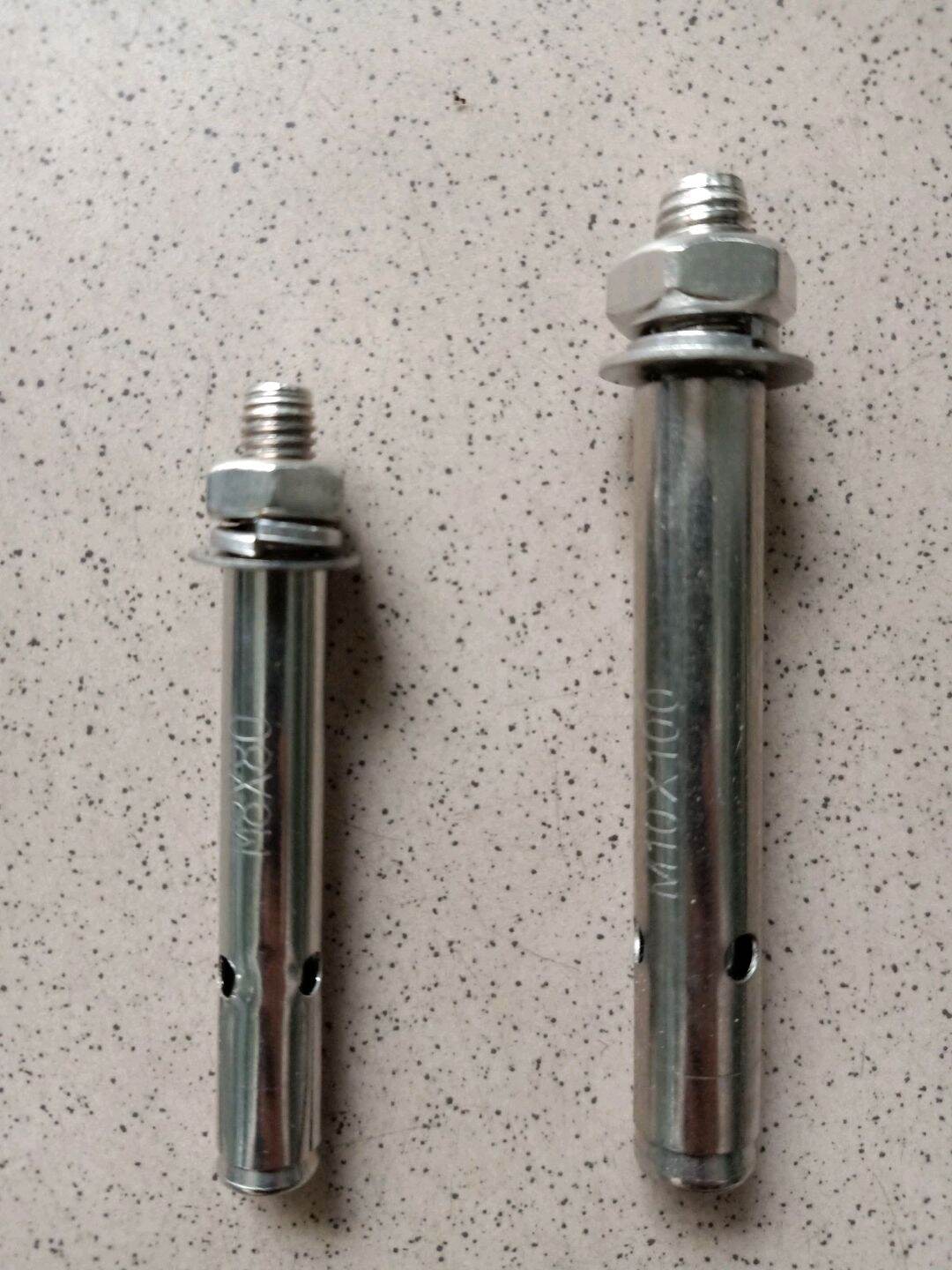 Nở inox, tắc kê nở inox.