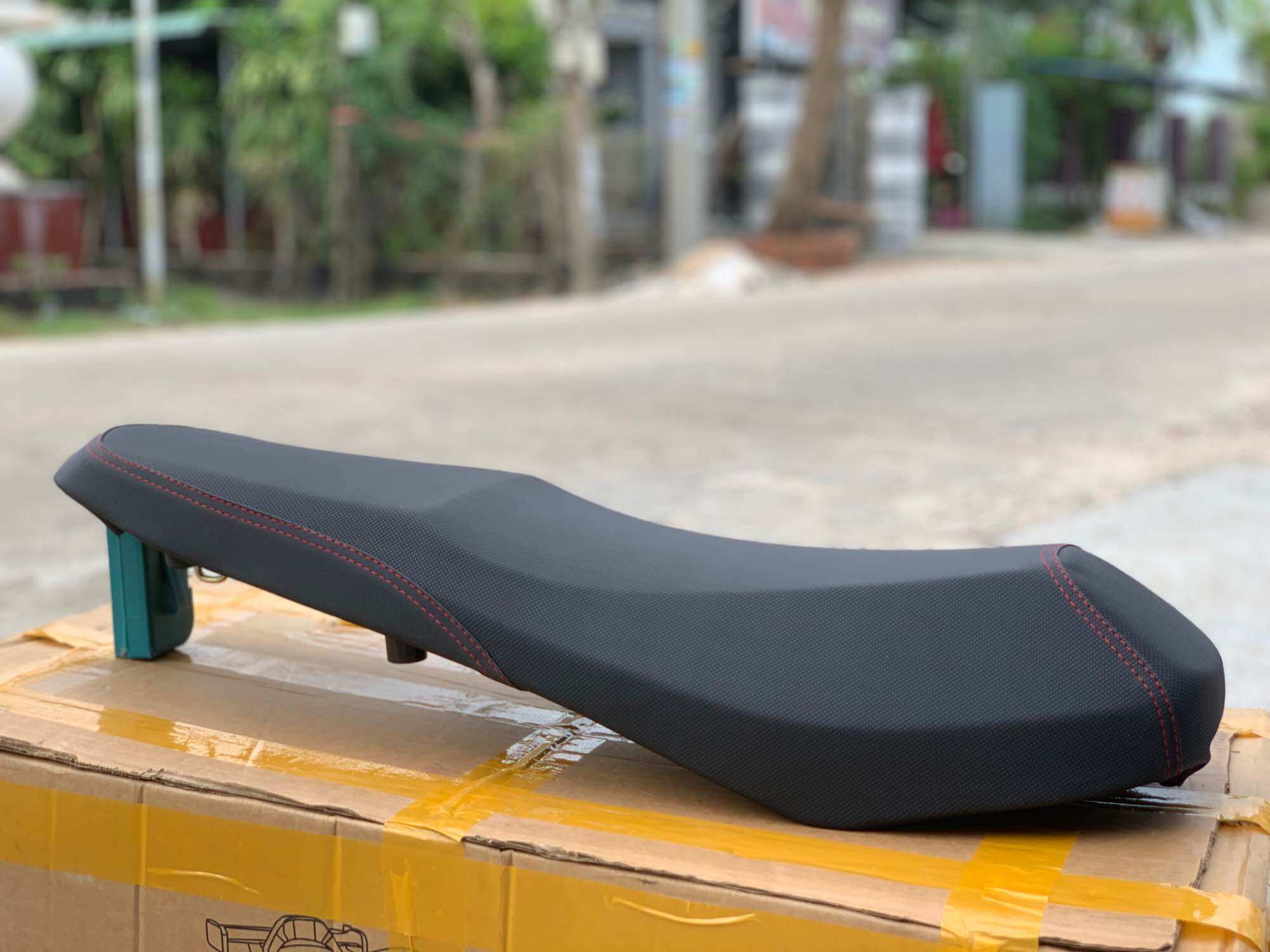 Yên ex150 gọt 2 tầng chỉ đỏ loại 1