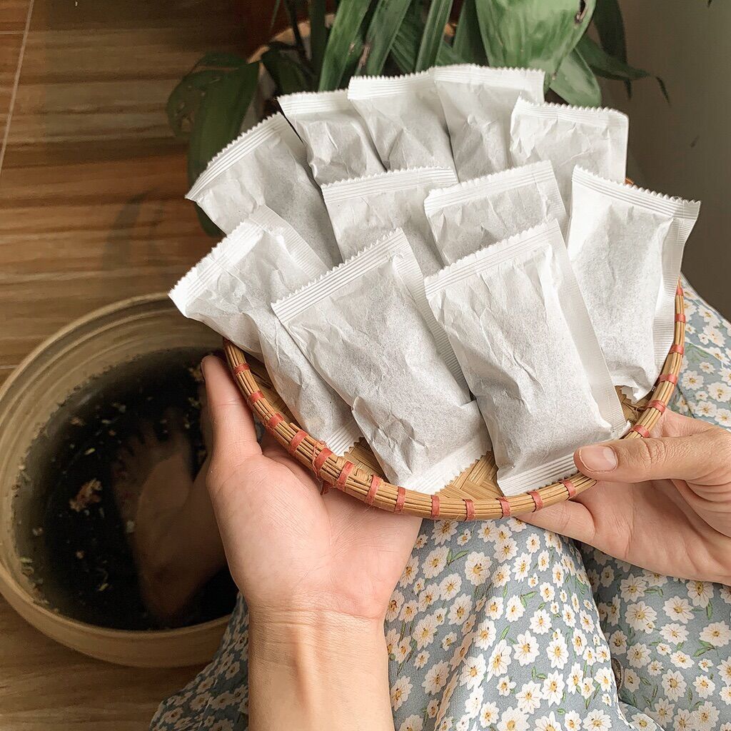 MUỐI HỒNG THẢO DƯỢC NGÂM CHÂN