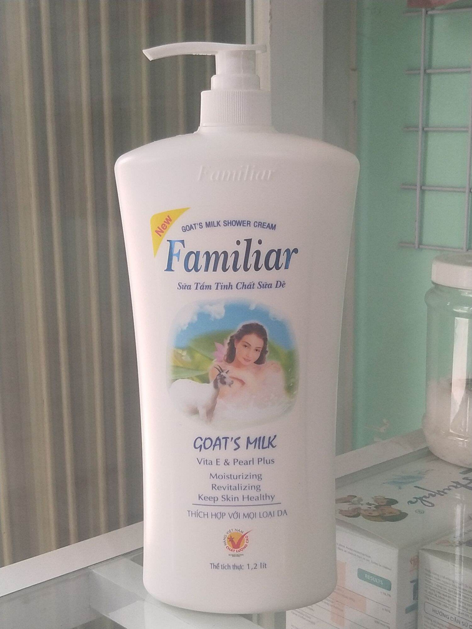 [HCM]Sữa tắm Familiar 1200ml tinh chất sữa dê