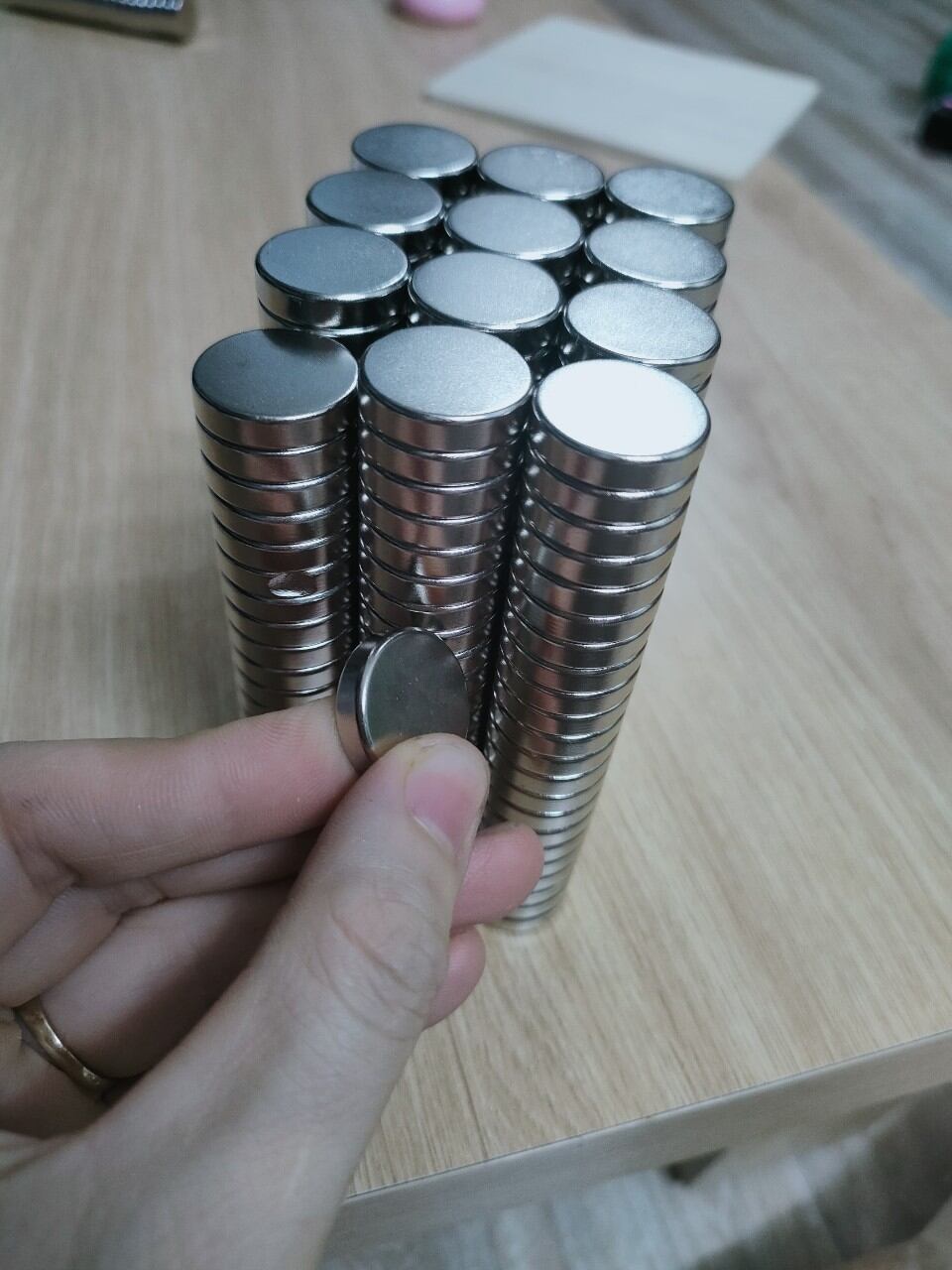 Nam châm neodymium siêu mạnh kích thước phi 20x5mm
