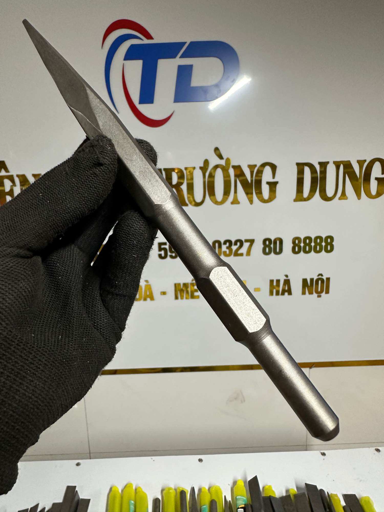 Mũi Đục Bê Tông Phi 17 Nhọn Và Dẹt