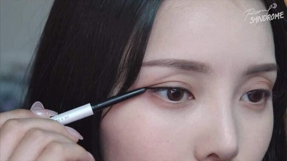 Kẻ Mắt Clio màu đen