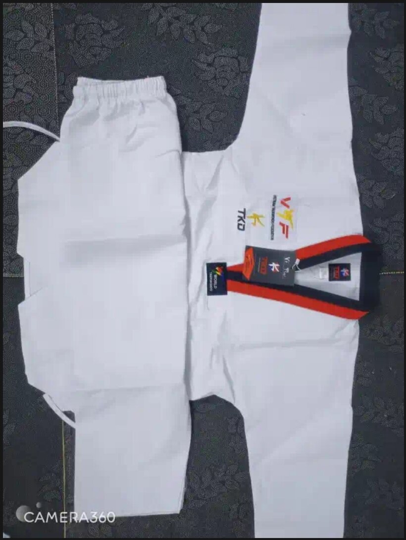 Võ Phục Taekwondo Cổ Đỏ Đen Vải Sọc