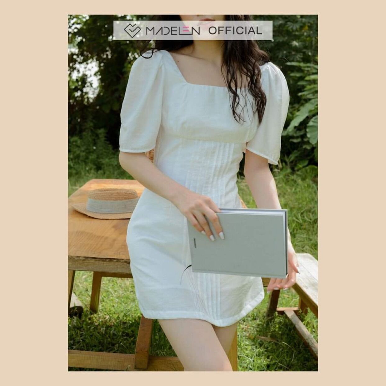 Váy Cổ Vuông Linen Trắng