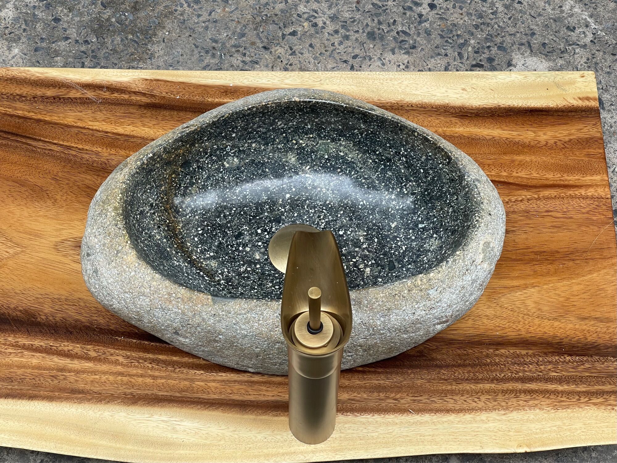 Lavabo đá cuội