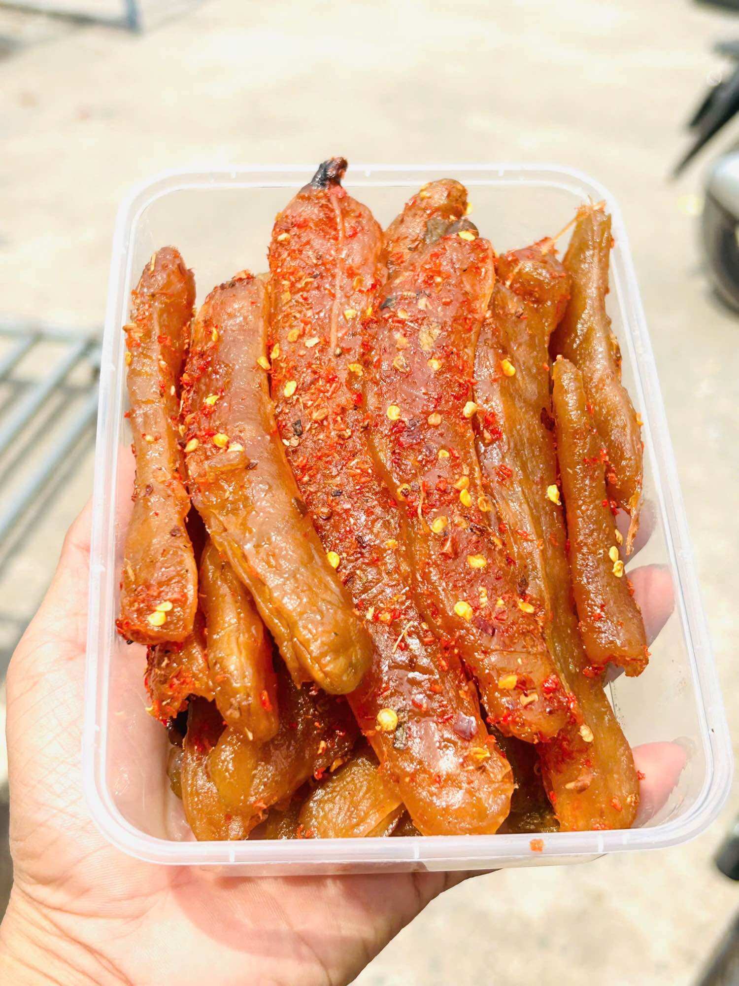 Me rim muối ớt cay 500gr - Ớt đỏ, muối, gia vị, nhựa, hộp nhựa, tay cầm.