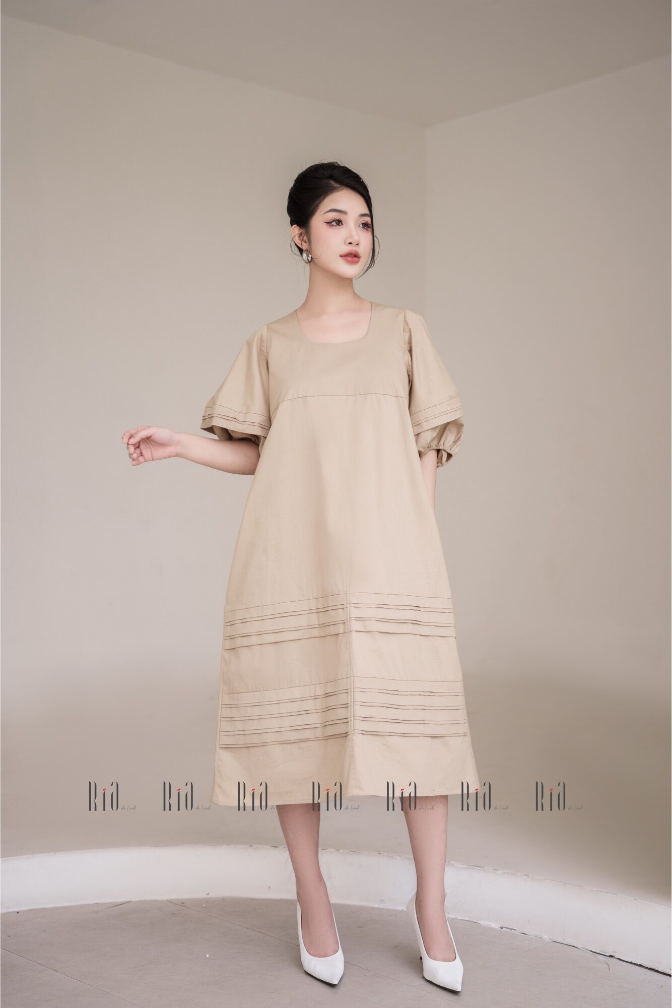 Ria de Leidi - Đầm dáng suông cổ vuông tay phồng tiểu thư | AME DRESS