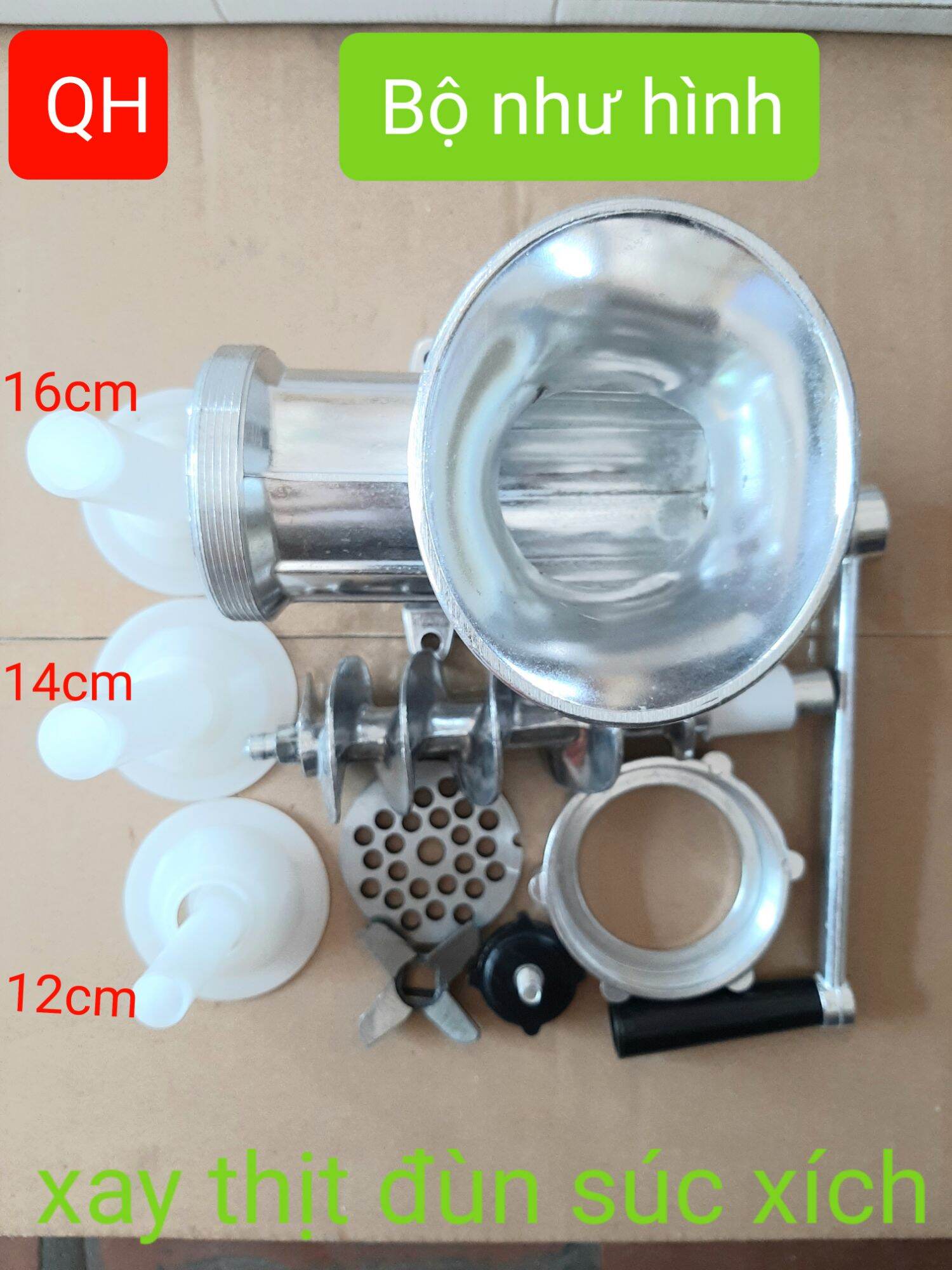 Máy xay thịt , xay cua ,đùn súc xích quay tay cỡ đại bằng Nhôm ( cối 12 )- Máy xay thịt bằng nhôm quay tay xay thịt nhanh hơn cho thịt xay độ mịn đều cho bạn dễ dàng có nhiều món ăn ngon từ thịt xay.
- Ngoài ra máy còn xay cả cua đồng, thực phẩm khác