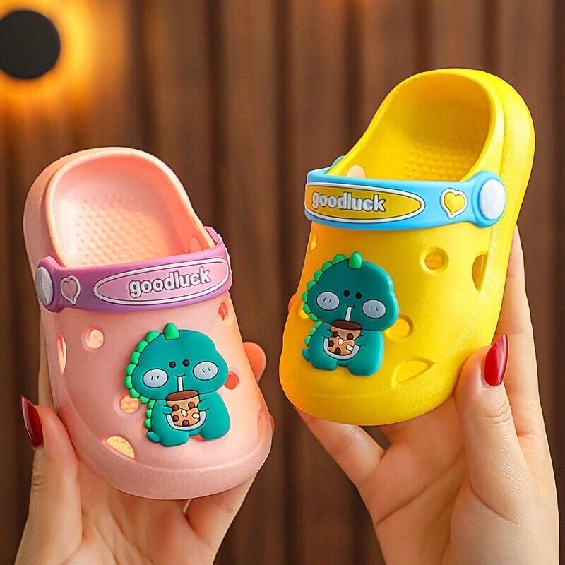 Sục giầy dép sandal tập đi dễ thương dành cho bé yêu