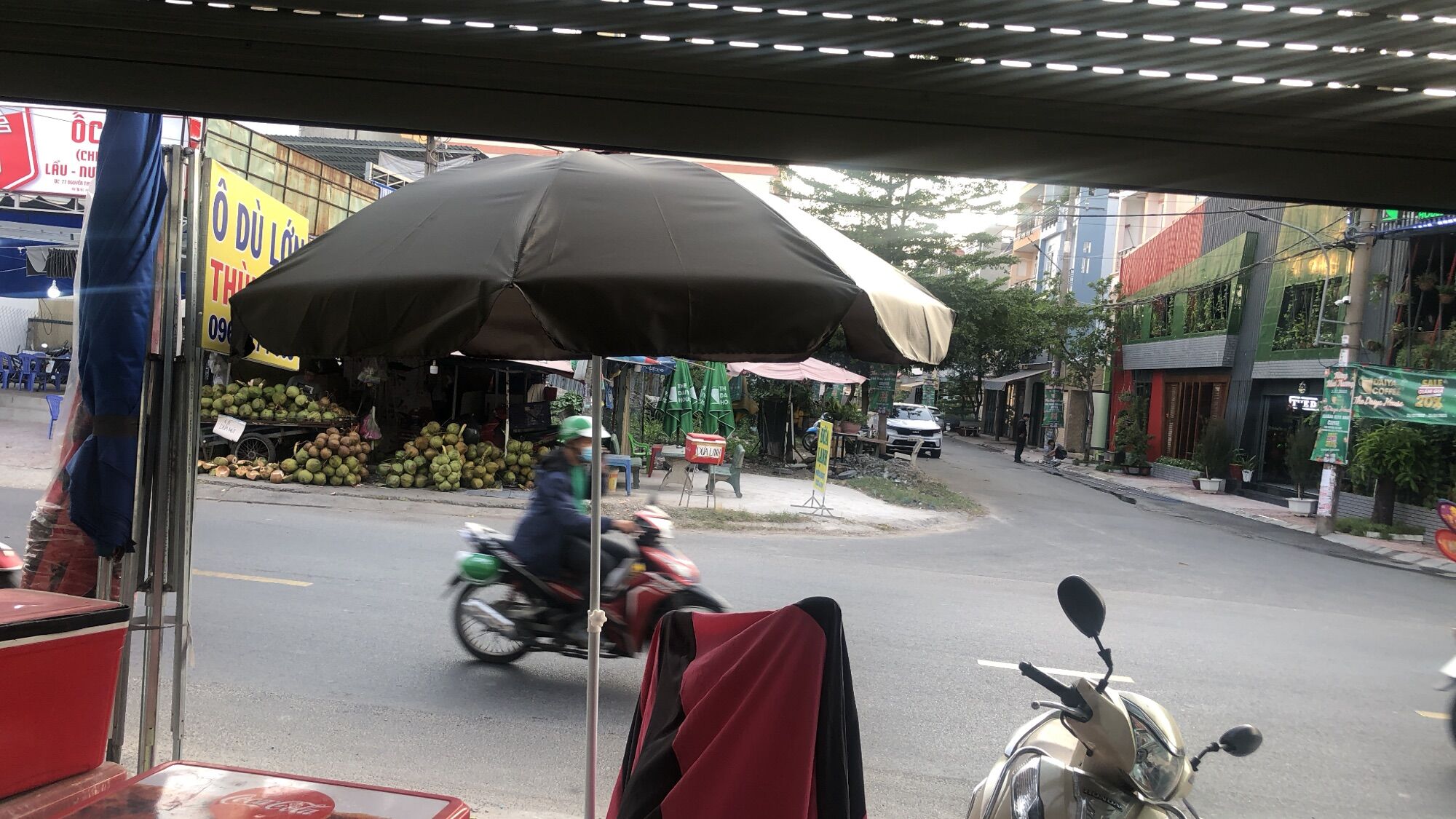 Dù lớn che mưa che nắng bán hàng chưa gồm chân đế