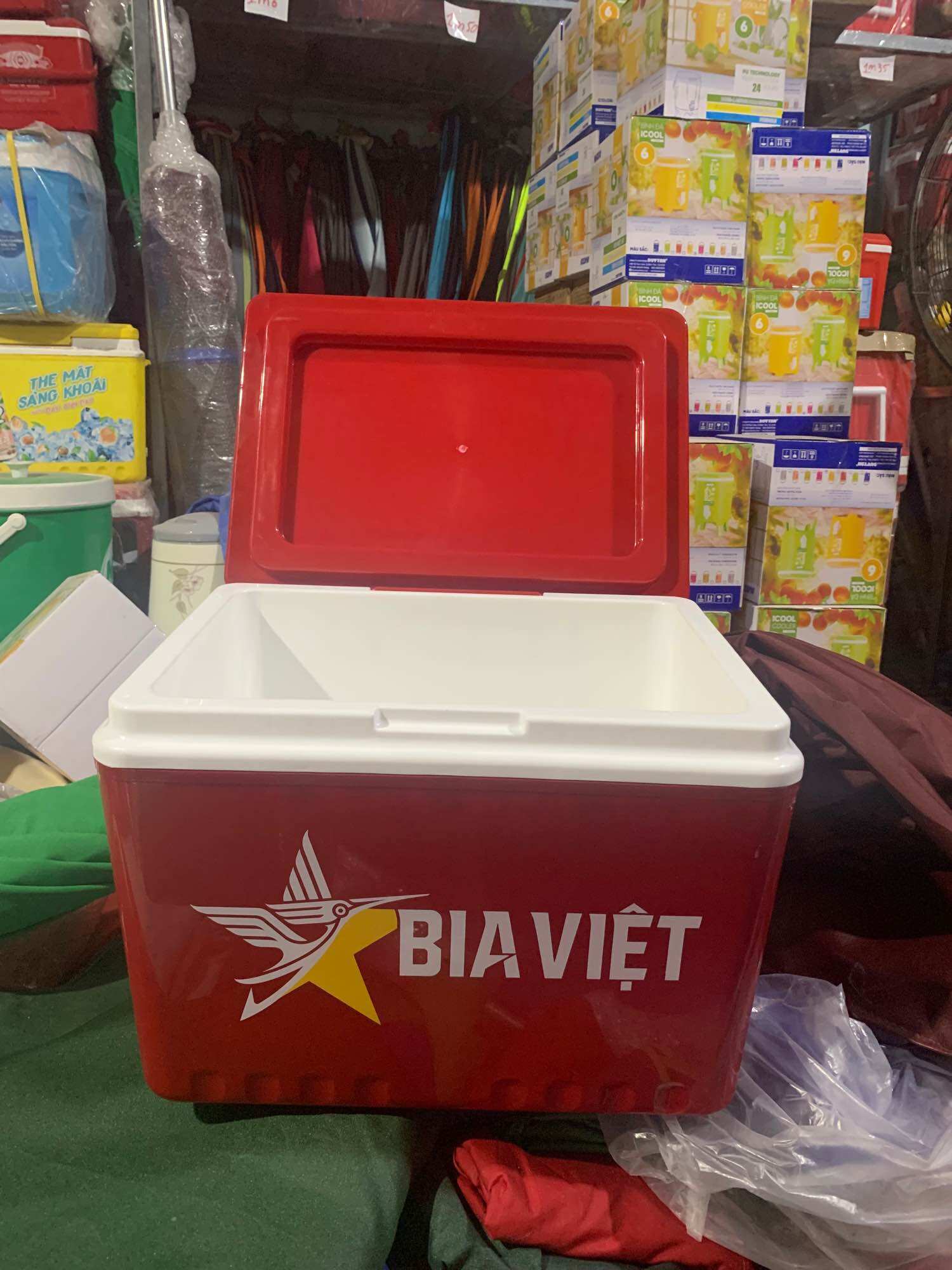Thùng đá  35L có van xả nước ở đáy