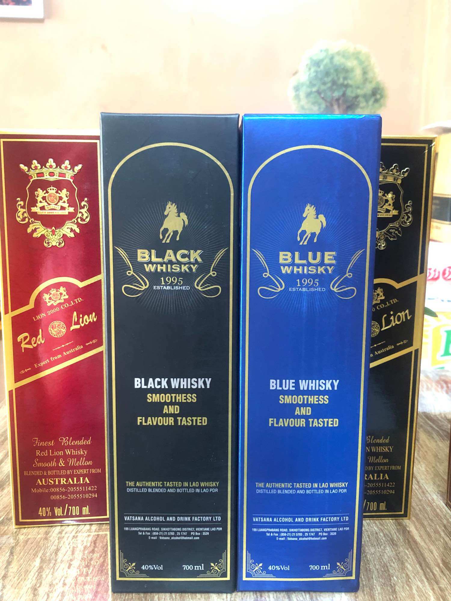 Blue Whisky 1995 nhập Lào(700ml,40 o, màu xanh Blue)