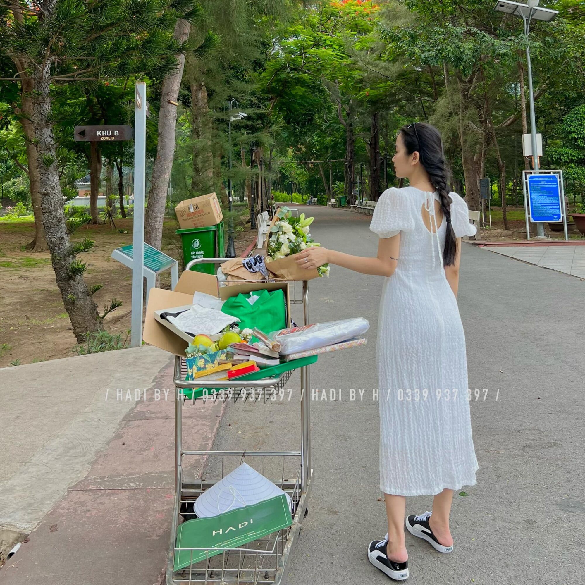 Đầm trắng vải nhún xốp dáng middi - Bạch