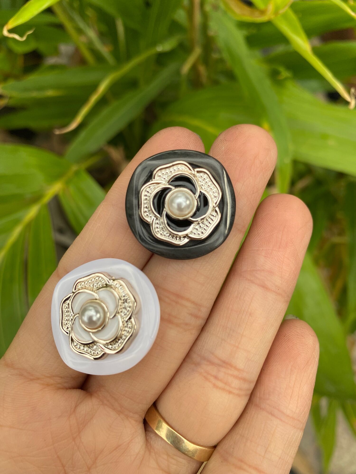 Nút vest nhuỵ hoa 2cm siêu sang