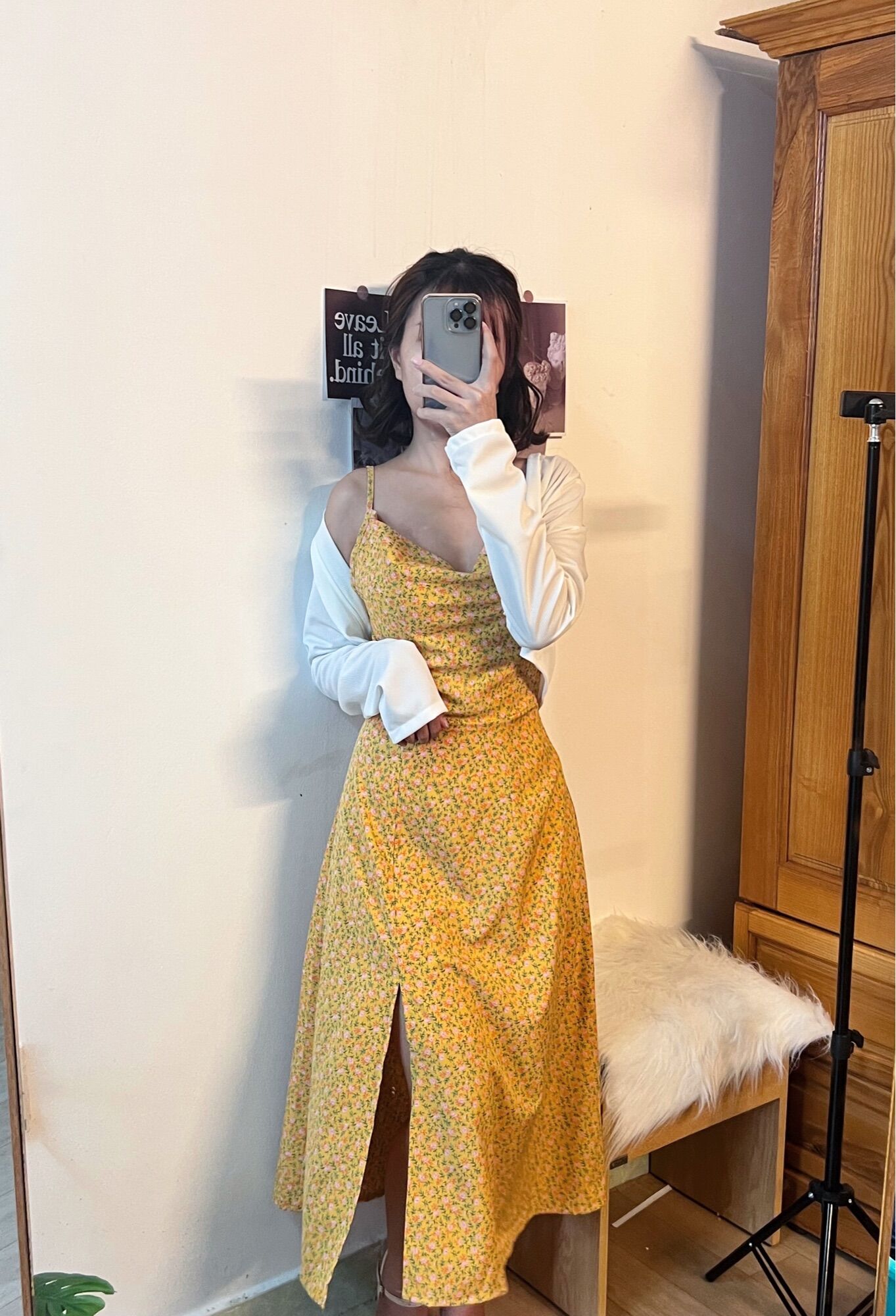 Set đầm midi 2 dây hoa nhí vàng xẻ đùi kèm áo khoác cardigan